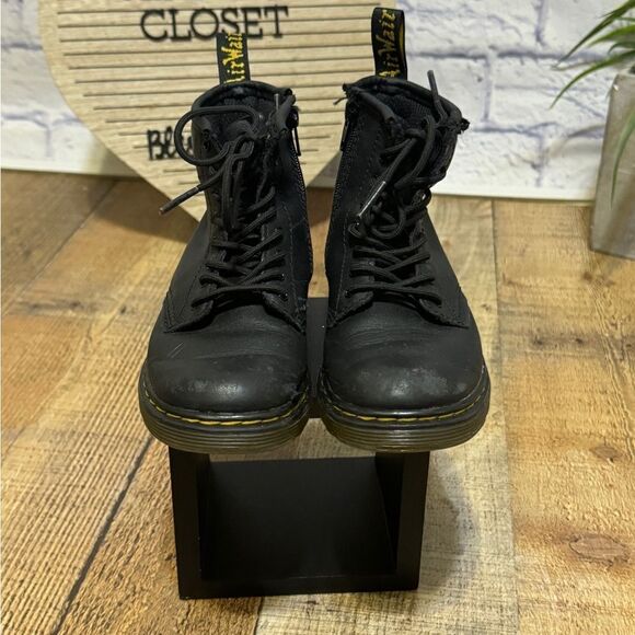 Dr Martens 1460 Soft T Leather Lace Up Boots Black Booties youth 
Size 10 - Picture 6 of 8